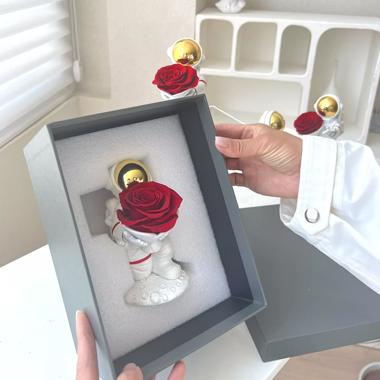 Preserved <a href=https://tsmpreservedflower.com/Preserved-Rose-Head.html target='_blank'>flowers</a>, <a href=https://tsmpreservedflower.com/Preserved-Rose-Head.html target='_blank'>flowers</a> Spaceman Astronaut, Christmas Day Gifts 9.jpg